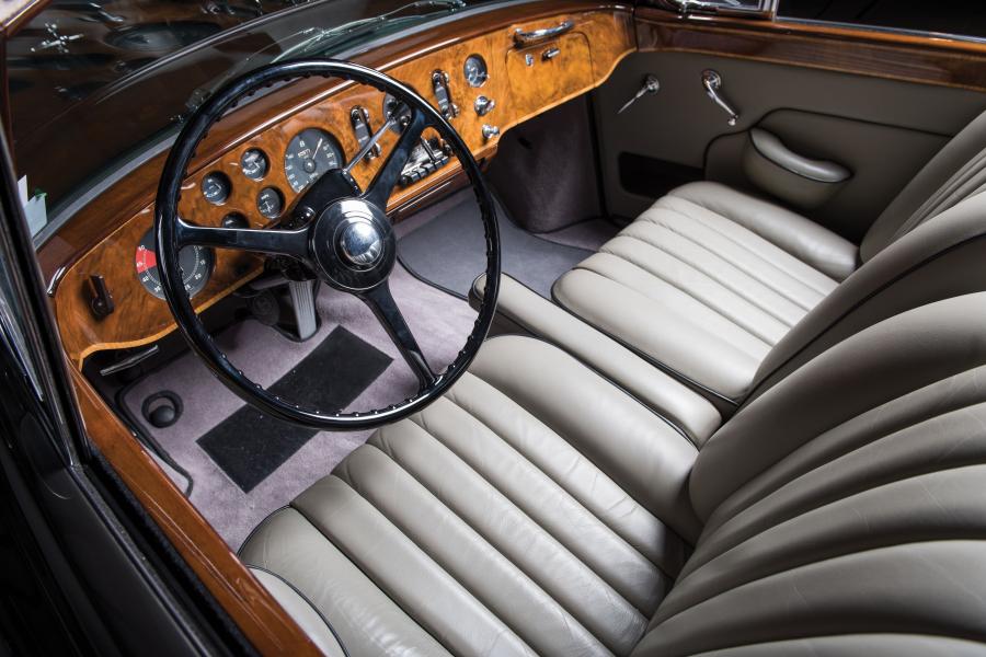 Интерьер Bentley S1 Continental Drophead Coupe by Park Ward 1955 года  (фото 17 из 34)